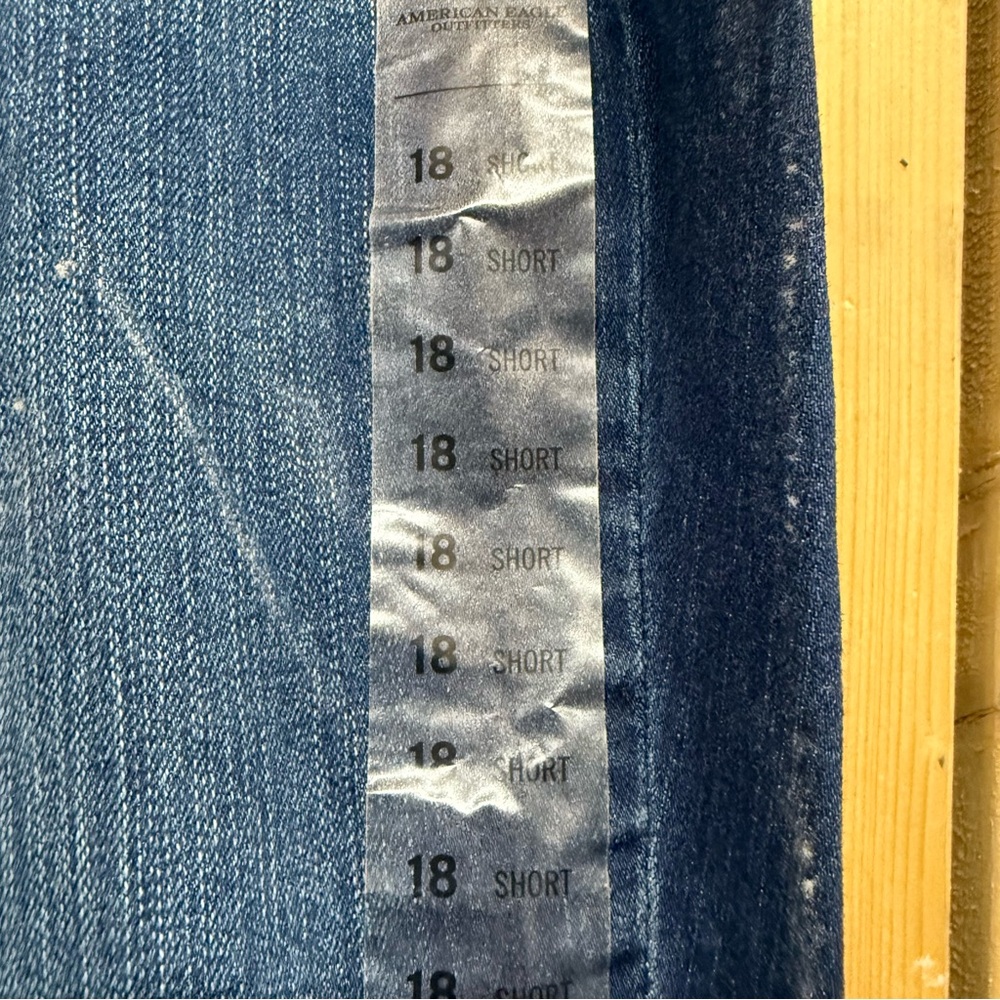 American Eagle Women's Plus Blue Jeans Petite SZ 18 Short BNWT - Picture 7 of 7